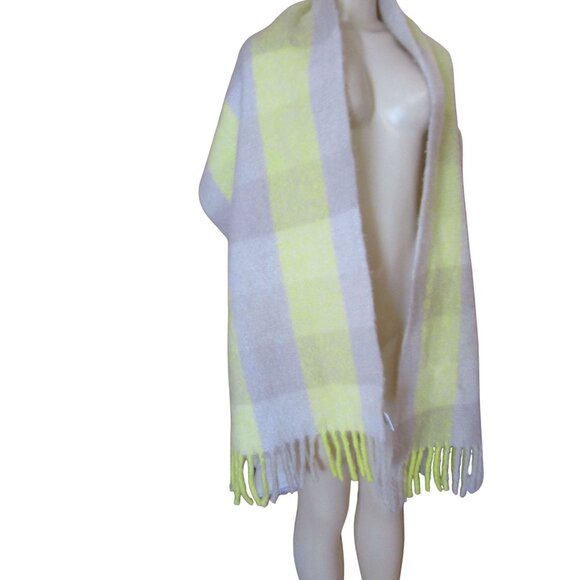 New w Tags, Maurice’s Large Sweater Wrap Scarf Yellow Gray w Fringe - Picture 2 of 3